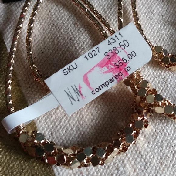 Large Goldtone Teardrop Earrings NWT - Picture 4 of 4